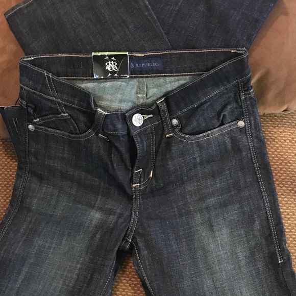 👖ROCK & REPUBLIC BOOTCUT JEANS SIZE 4M - NWT👖 - Picture 8 of 8